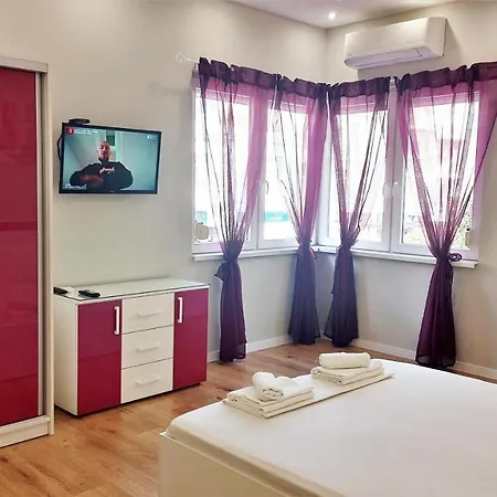 2br In Center Pedestrian Street Balcony Fast Wifi * 瓦爾納