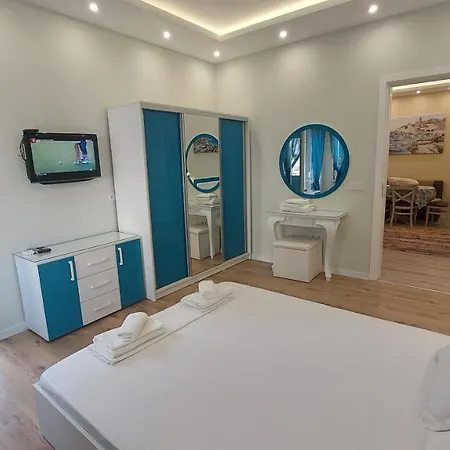 Pink & Blue - 2bdr With Balcony - Wi-fi *