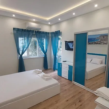 Pink&blue - 2bdr With Balcony *