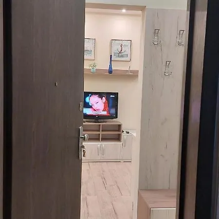 Pink & Blue - 2bdr With Balcony - Wi-fi *