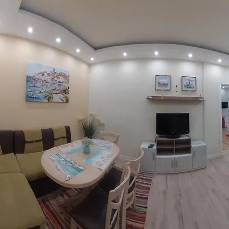 Pink & Blue - 2bdr With Balcony - Wi-fi Appartement Varna