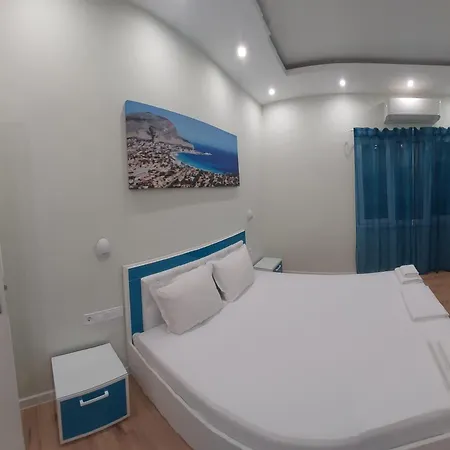 Pink & Blue - 2bdr With Balcony - Wi-fi