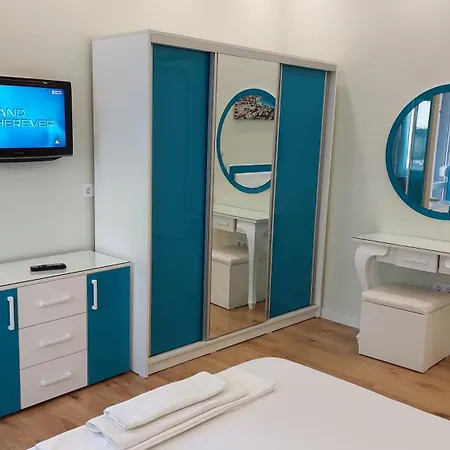 Pink & Blue - 2bdr With Balcony - Wi-fi Appartement