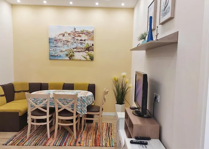 Апартаменты Апартамент Pink&Blue - 2BDR with Balcony - Wi-Fi