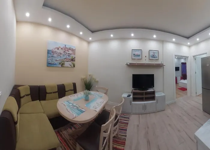 2Br Apartment In Varna Center Pedestrian Street Balcony Fast Wifi Apartment Warna