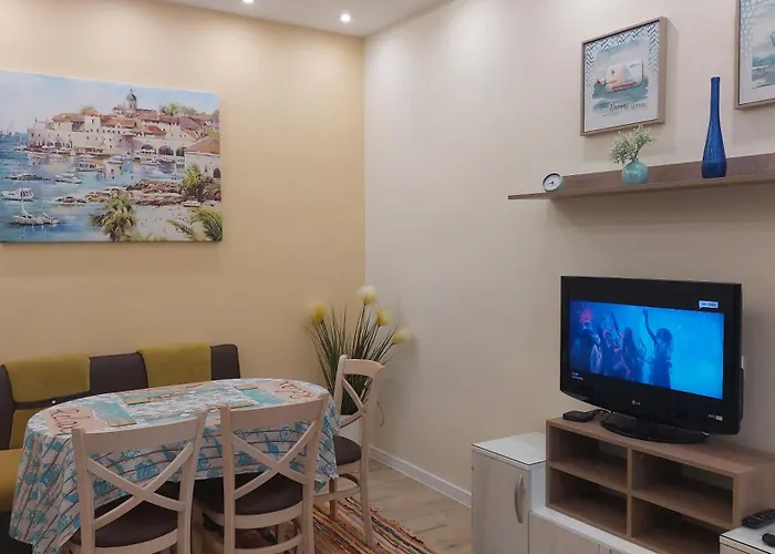 Апартаменты Апартамент Pink&Blue - 2BDR with Balcony - Wi-Fi